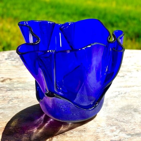 Hand-Blown Ultramarine Lotus Handkerchief Glass Vase - Picture 4 of 16